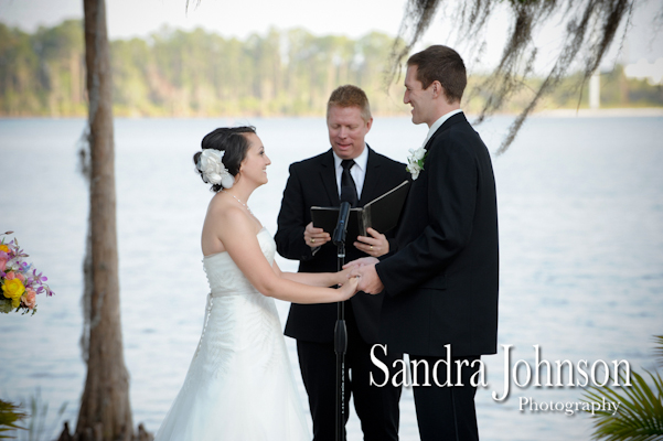Best Lakeside wedding at Paradise Cove in Orlando, Florida - Wedding photographer - Sandra Johnson (SJFoto.com)